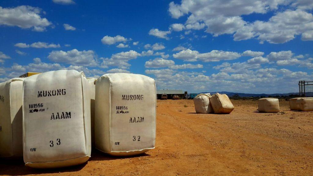 Wool_bales_3